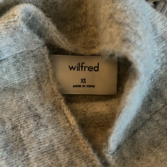 EUC Wilfred Lorin sweater sz XS worn once. - Picture 8 of 9